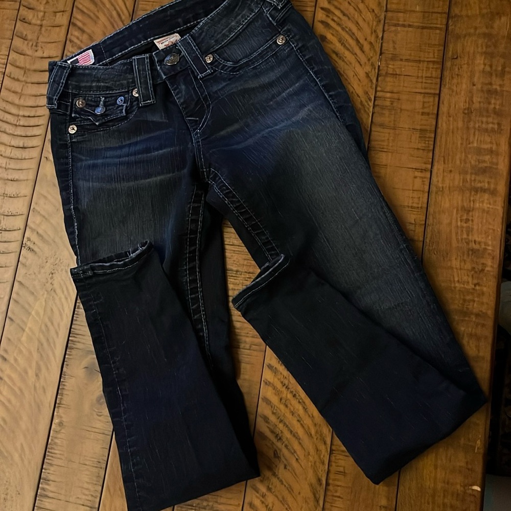 Dark rinse, True Religion dark jeans, no distress, great condition size 25